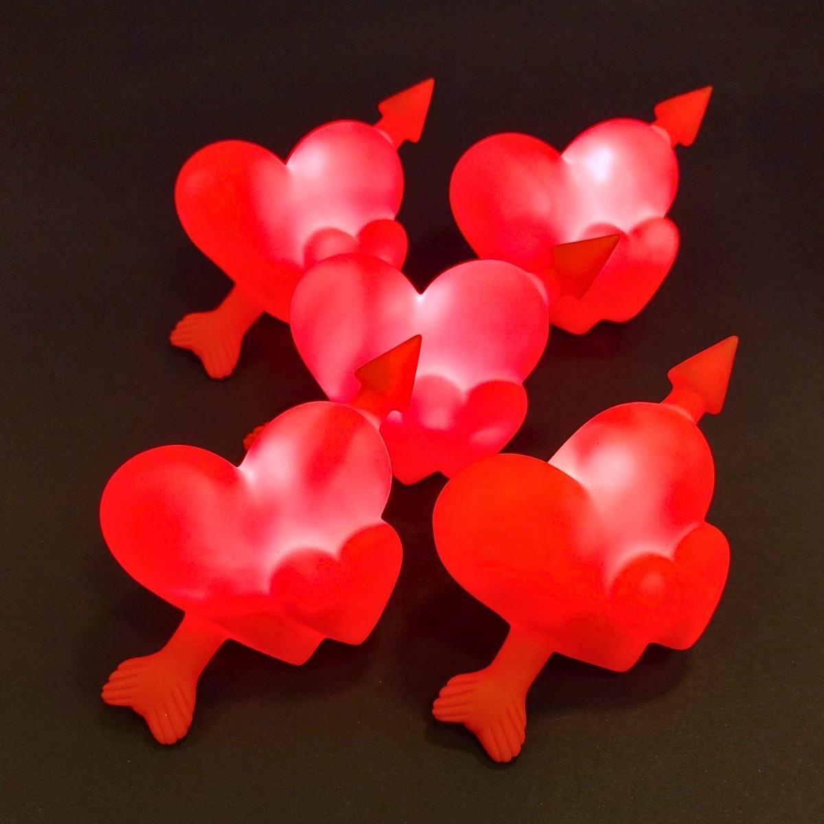 Lampara de mesa Corazones rojos c/flechas