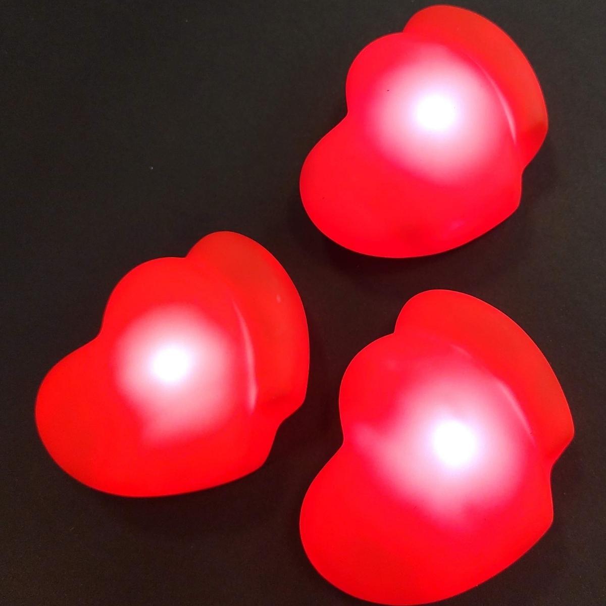 Lampara de mesa Corazones rojos dobles