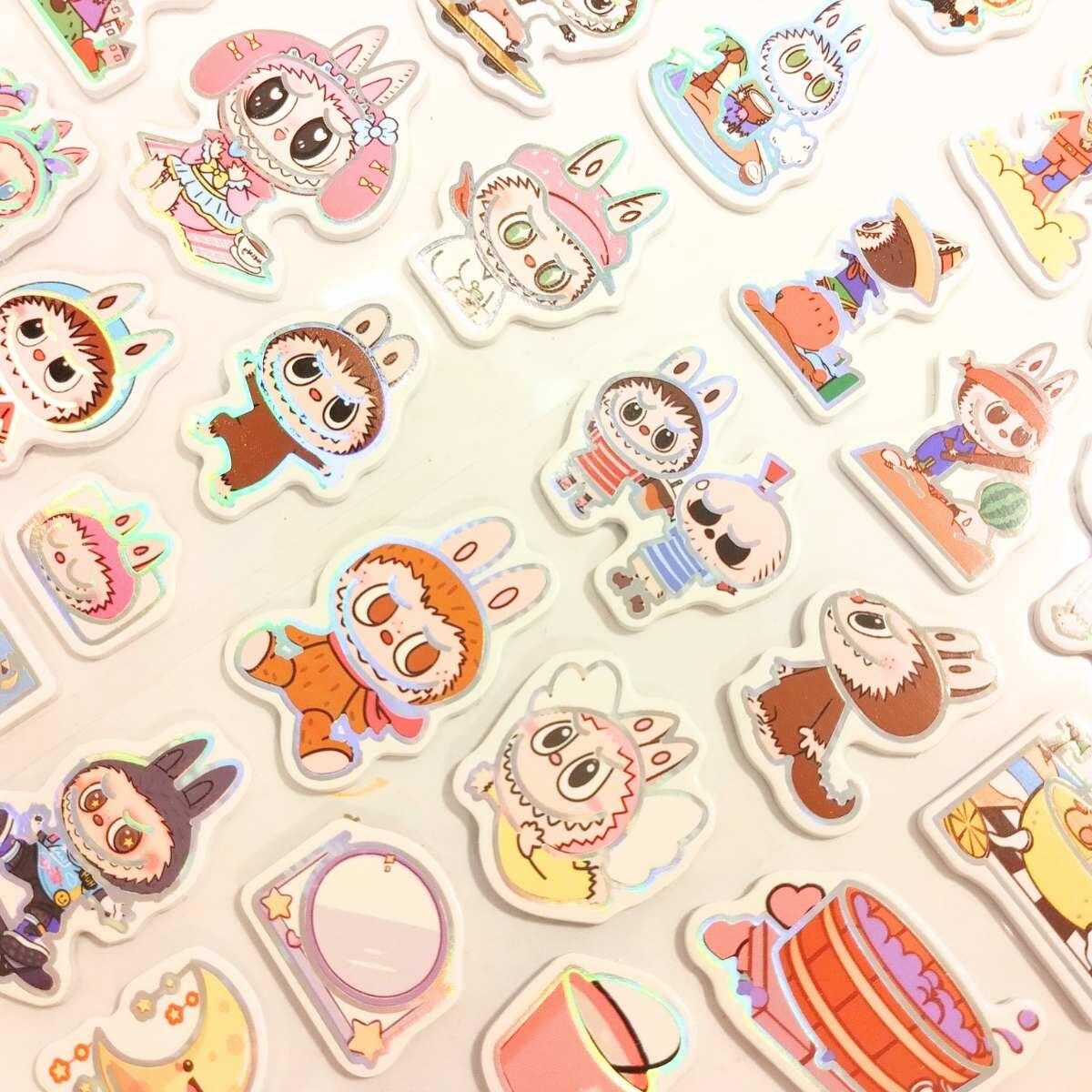 Sticker Labubu goma eva c/ borde holografico