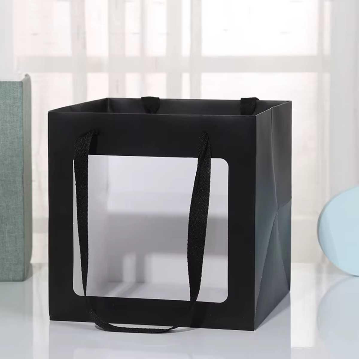 Bolsa de regalo Negra c/ventana y manija cordon 15x15x15
