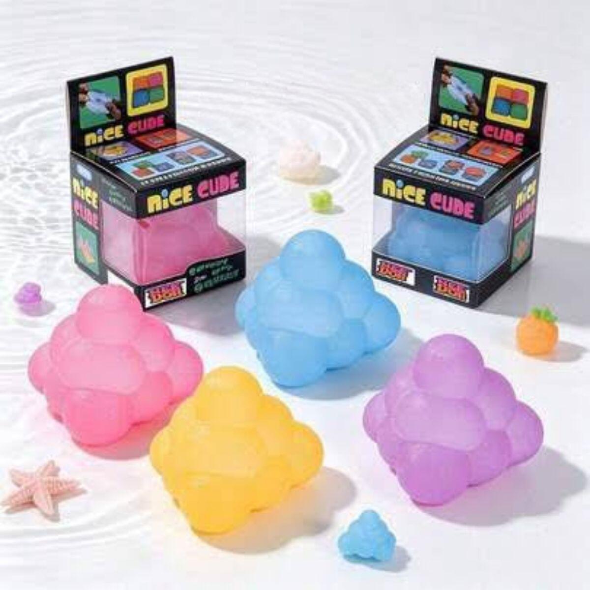 Squishy triangulo hielo mate c/esferas - 6cm